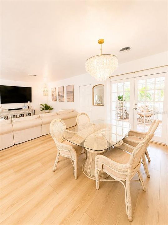 For Sale: $470,000 (3 beds, 1 baths, 1337 Square Feet)