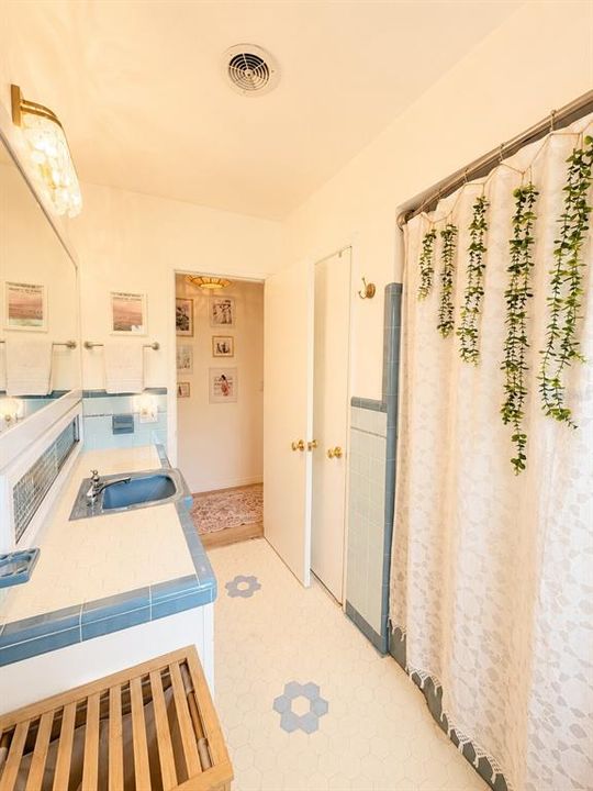 For Sale: $470,000 (3 beds, 1 baths, 1337 Square Feet)