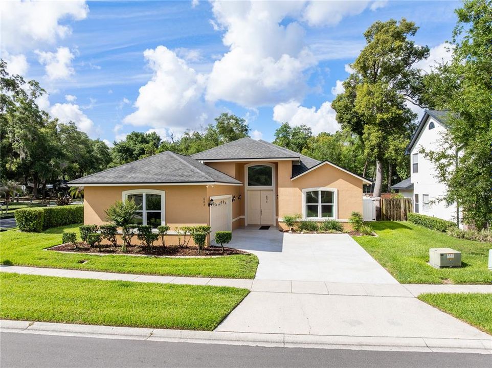 For Sale: $564,900 (3 beds, 3 baths, 2430 Square Feet)