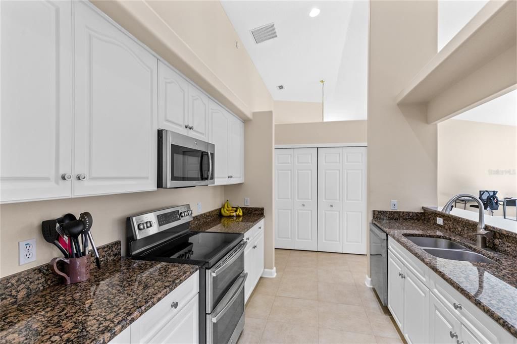 For Sale: $564,900 (3 beds, 3 baths, 2430 Square Feet)