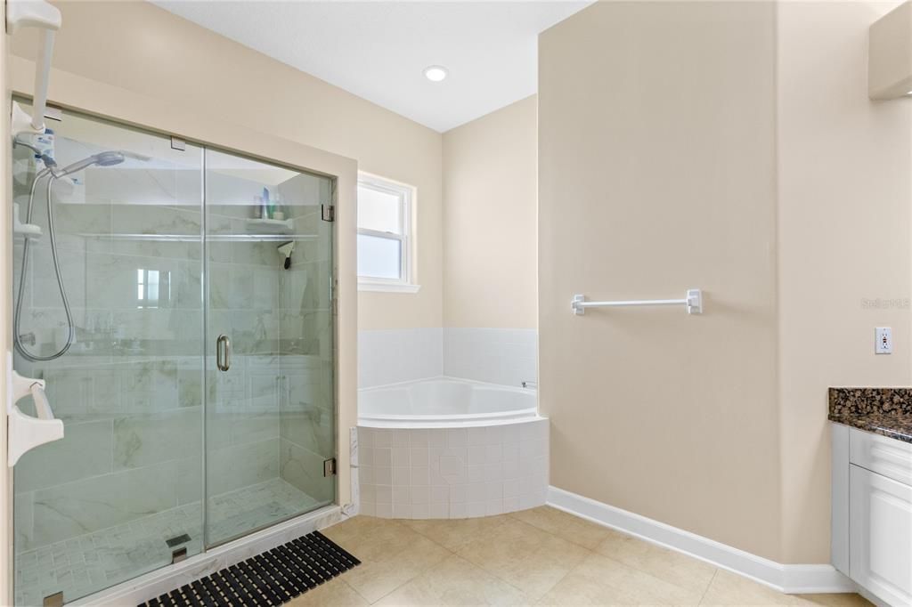 For Sale: $564,900 (3 beds, 3 baths, 2430 Square Feet)
