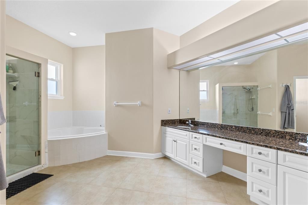 For Sale: $564,900 (3 beds, 3 baths, 2430 Square Feet)