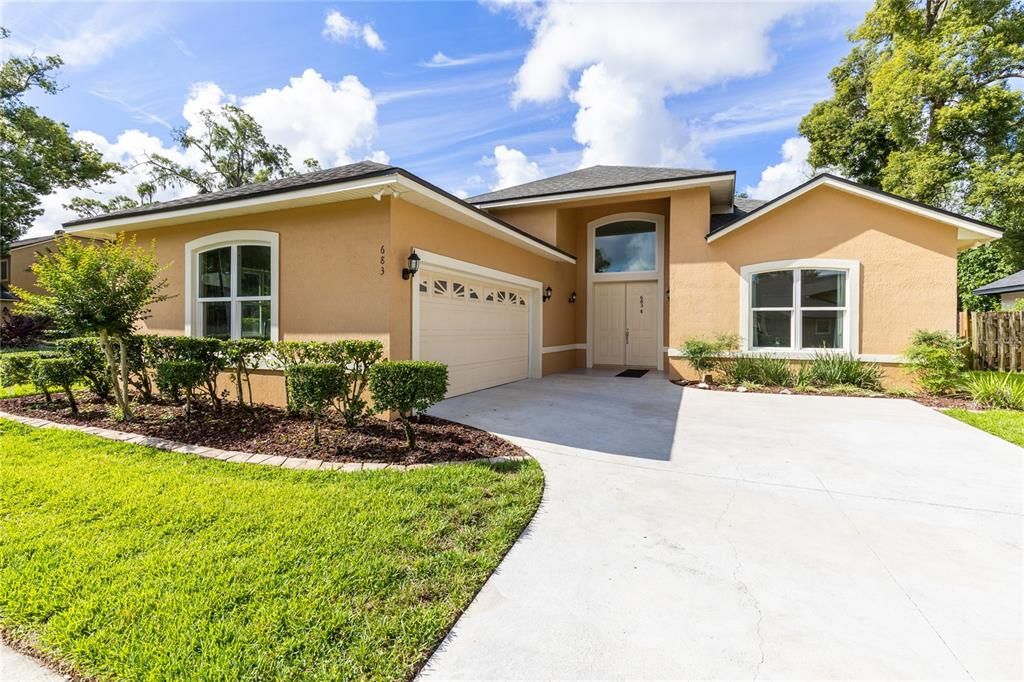 For Sale: $564,900 (3 beds, 3 baths, 2430 Square Feet)
