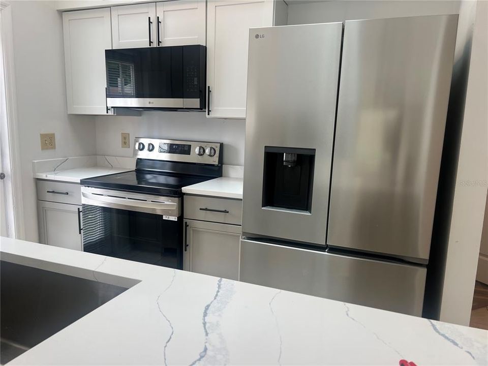 For Sale: $188,609 (3 beds, 2 baths, 1081 Square Feet)