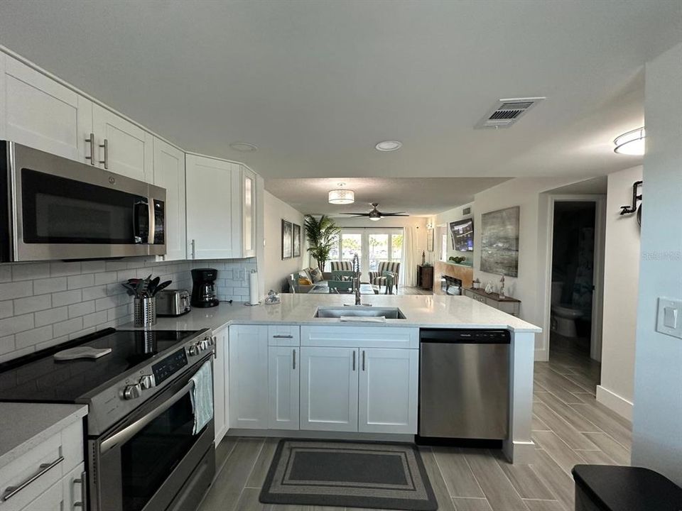 For Rent: $3,200 (2 beds, 2 baths, 1050 Square Feet)