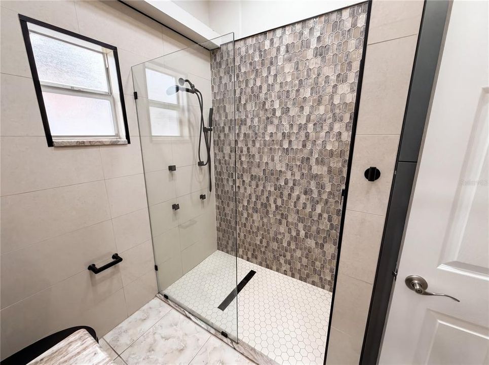 For Sale: $350,000 (3 beds, 2 baths, 1396 Square Feet)
