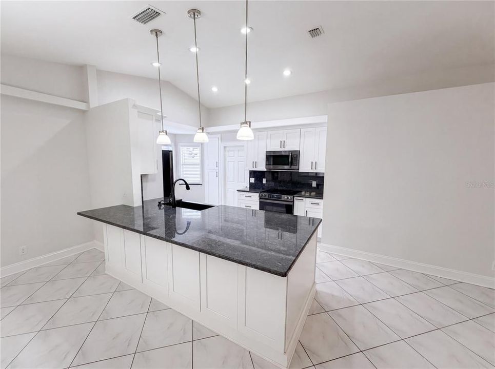 For Sale: $350,000 (3 beds, 2 baths, 1396 Square Feet)
