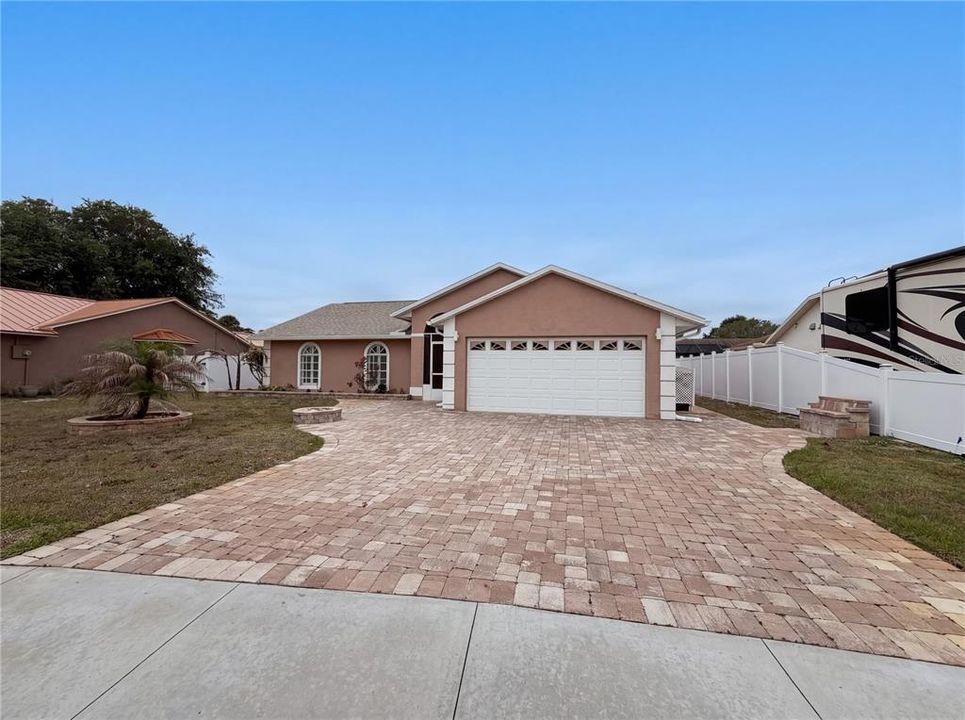 For Sale: $350,000 (3 beds, 2 baths, 1396 Square Feet)
