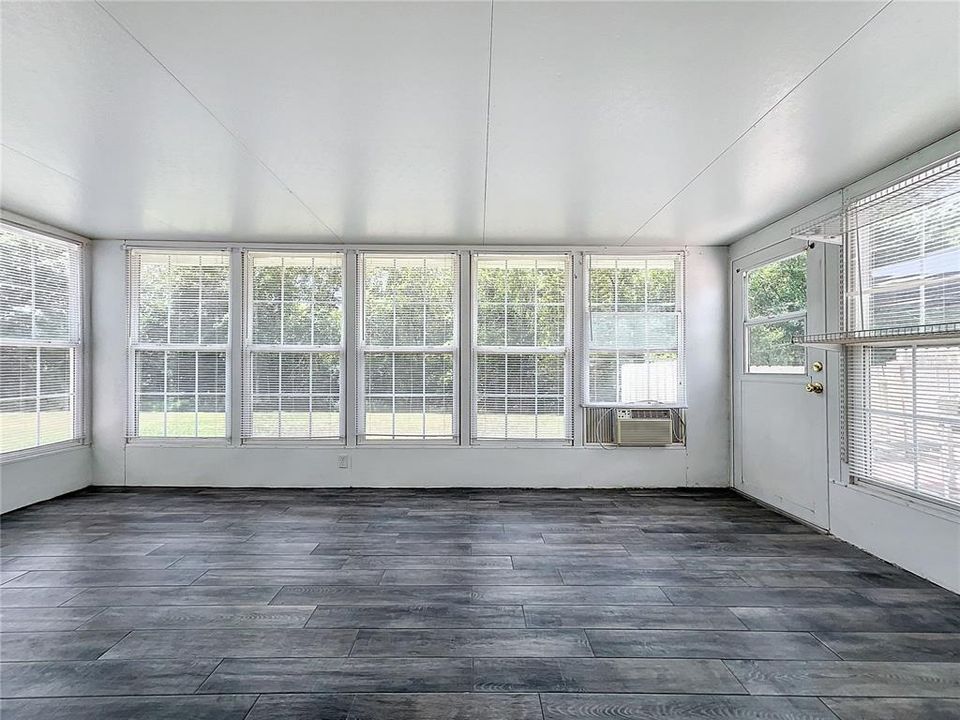 В аренду: $2,700 (3 спален, 2 ванн, 1215 Квадратных фут)