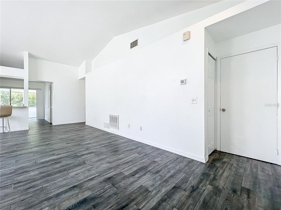 В аренду: $2,700 (3 спален, 2 ванн, 1215 Квадратных фут)