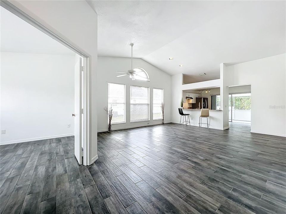 В аренду: $2,700 (3 спален, 2 ванн, 1215 Квадратных фут)