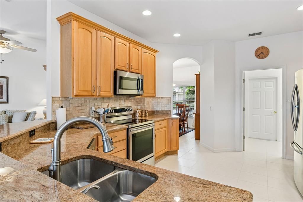 En Venta: $359,000 (2 camas, 2 baños, 2038 Pies cuadrados)