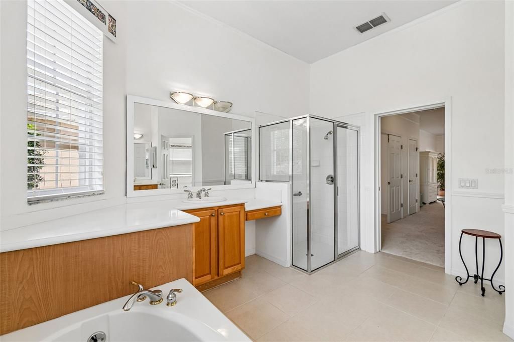 En Venta: $359,000 (2 camas, 2 baños, 2038 Pies cuadrados)