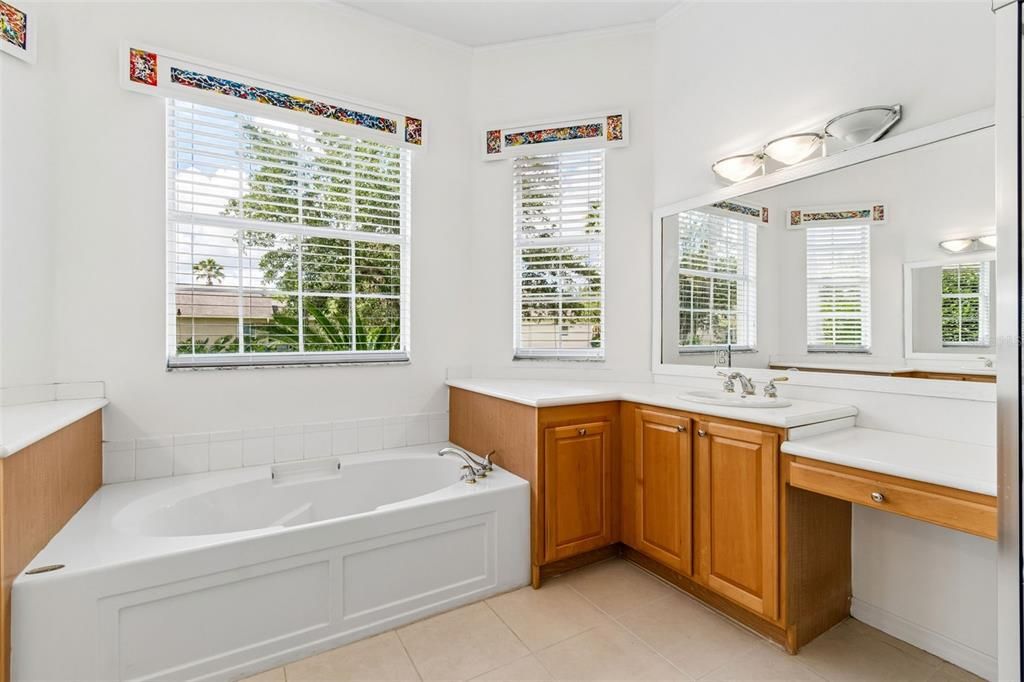 En Venta: $359,000 (2 camas, 2 baños, 2038 Pies cuadrados)