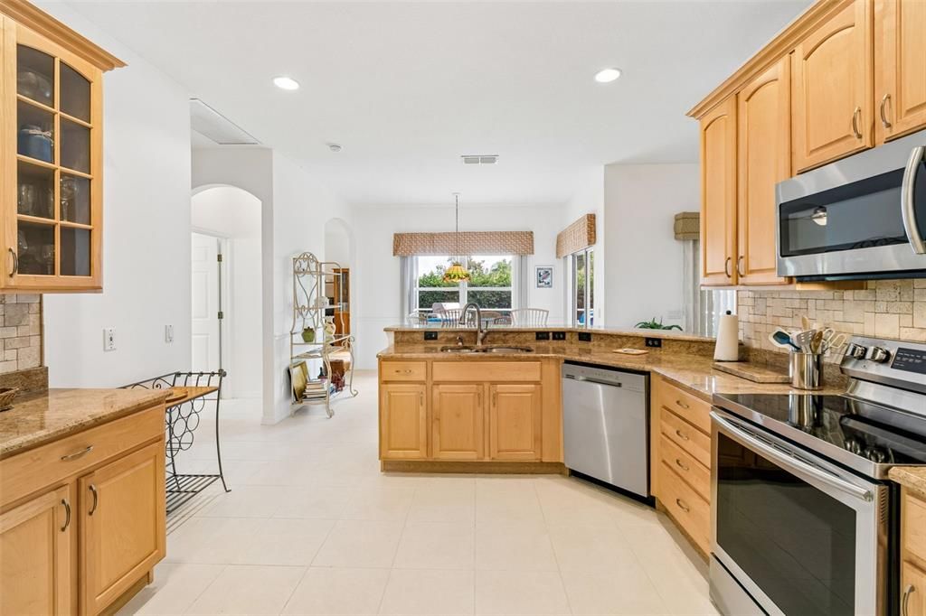 En Venta: $359,000 (2 camas, 2 baños, 2038 Pies cuadrados)