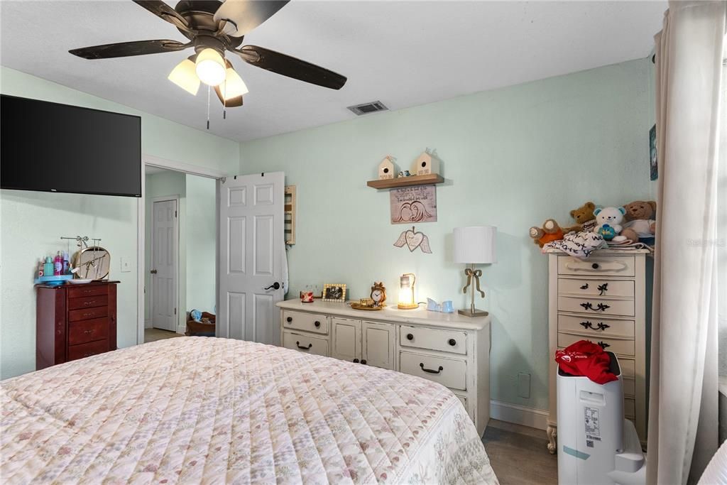 For Sale: $195,000 (3 beds, 1 baths, 1100 Square Feet)