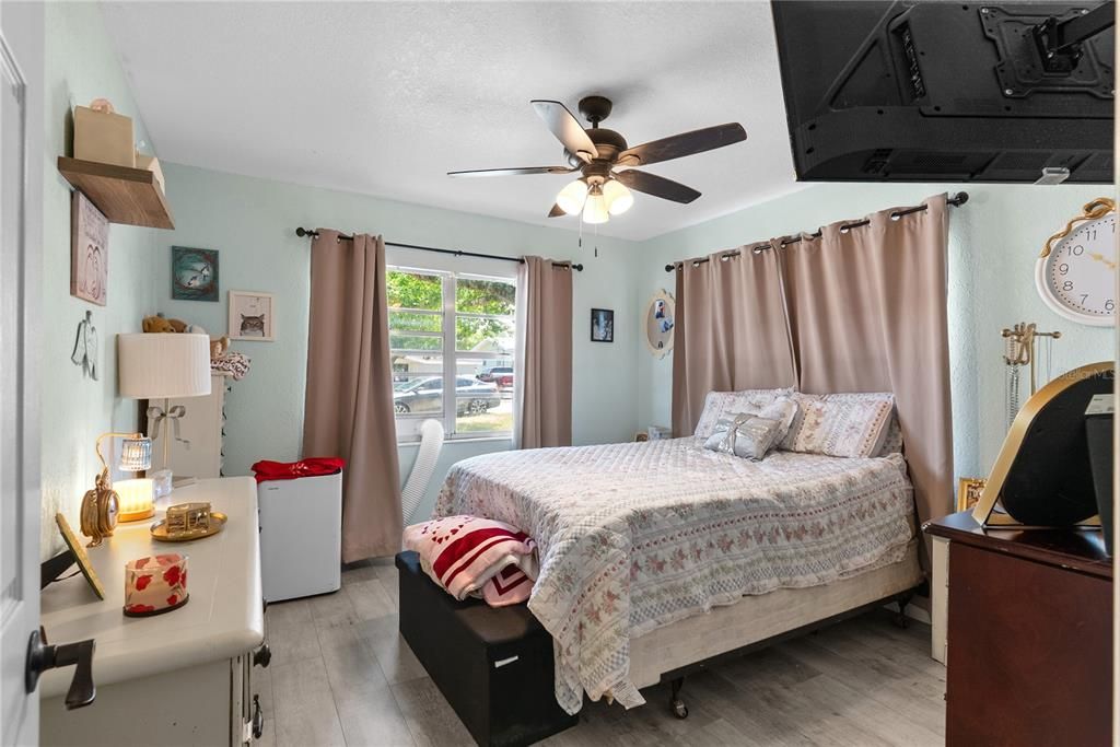 For Sale: $195,000 (3 beds, 1 baths, 1100 Square Feet)