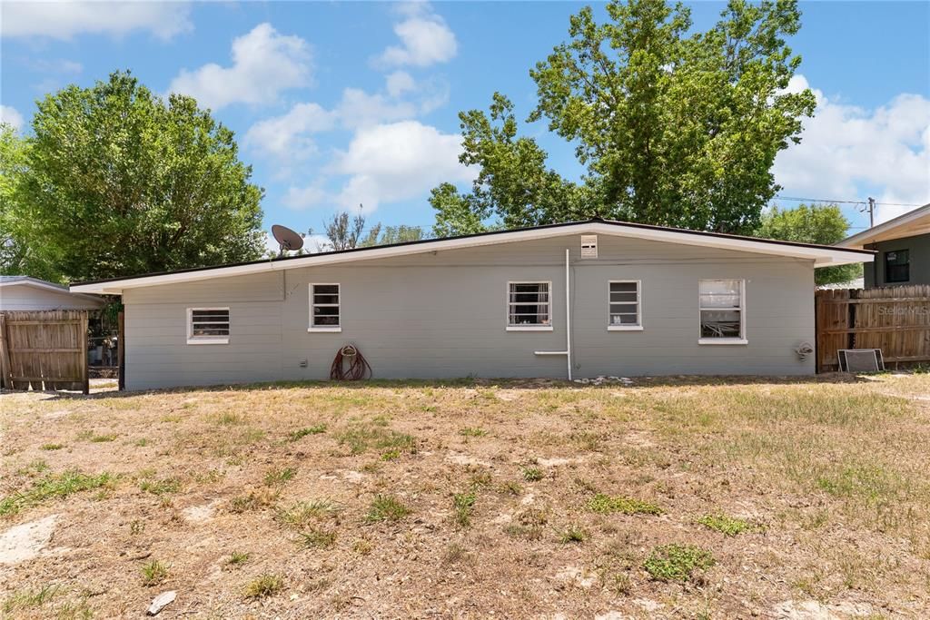 For Sale: $195,000 (3 beds, 1 baths, 1100 Square Feet)