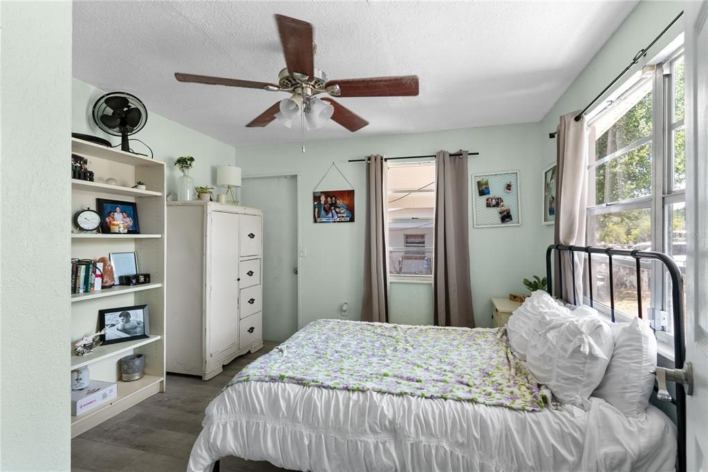 For Sale: $195,000 (3 beds, 1 baths, 1100 Square Feet)