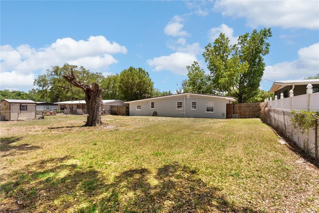 For Sale: $195,000 (3 beds, 1 baths, 1100 Square Feet)