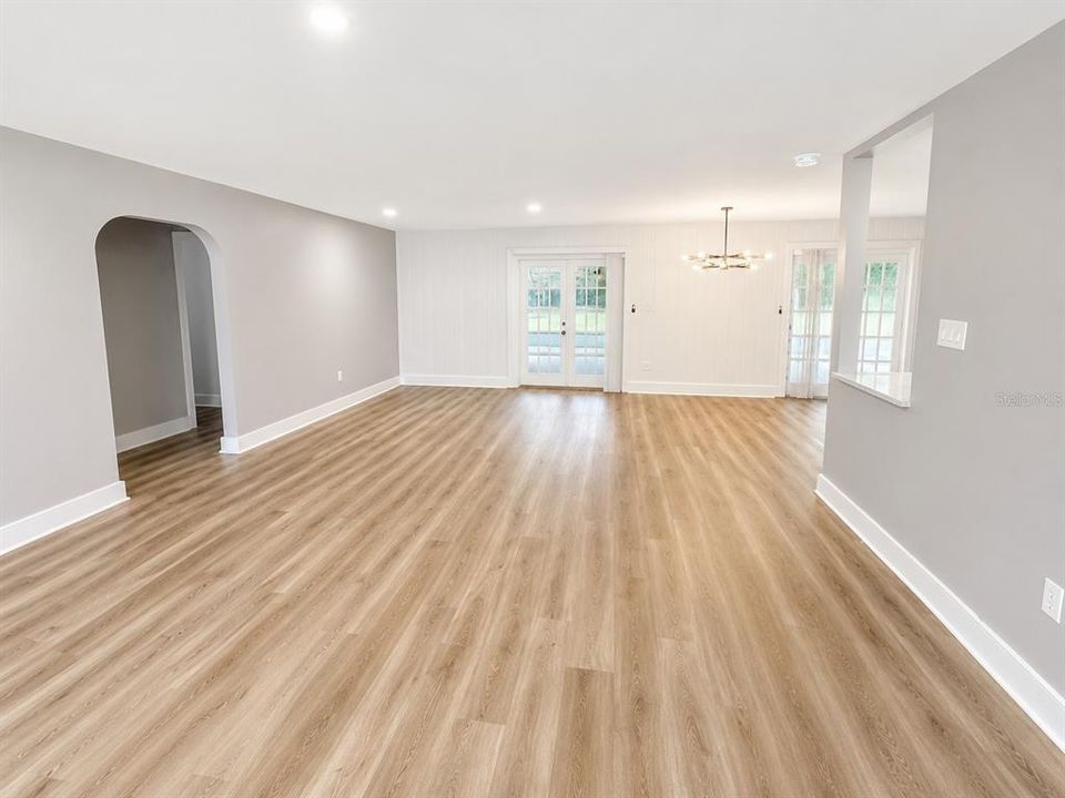 For Sale: $334,500 (3 beds, 2 baths, 1712 Square Feet)