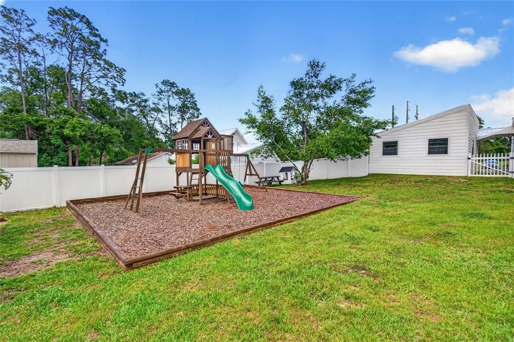 На продажу: $299,900 (3 спален, 2 ванн, 1510 Квадратных фут)