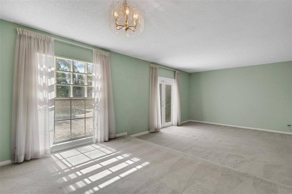 Под контрактом: $435,000 (3 спален, 2 ванн, 1953 Квадратных фут)
