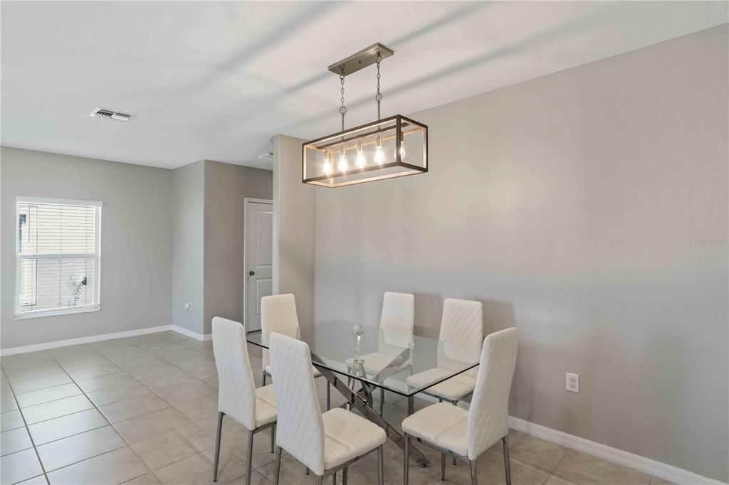 En Venta: $365,000 (5 camas, 2 baños, 2264 Pies cuadrados)