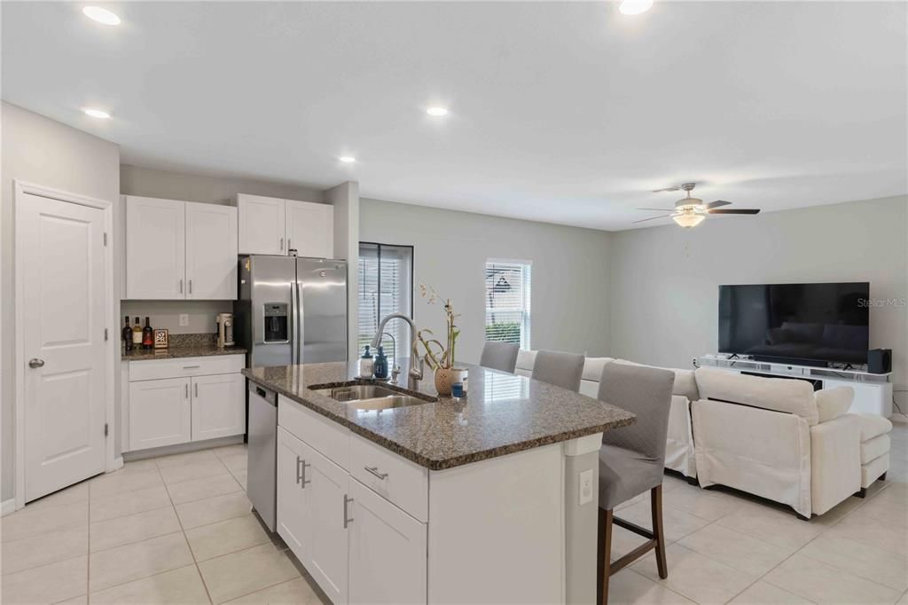 En Venta: $365,000 (5 camas, 2 baños, 2264 Pies cuadrados)