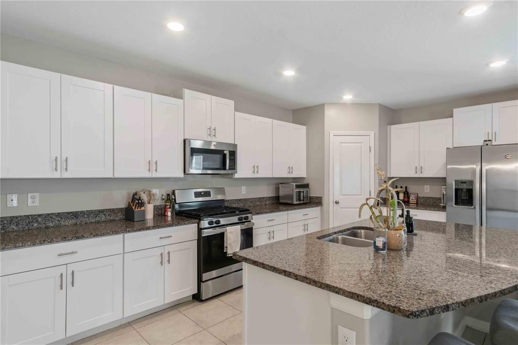 En Venta: $365,000 (5 camas, 2 baños, 2264 Pies cuadrados)