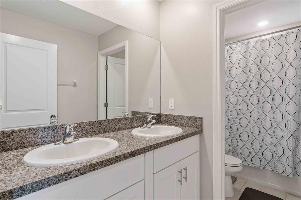 En Venta: $365,000 (5 camas, 2 baños, 2264 Pies cuadrados)