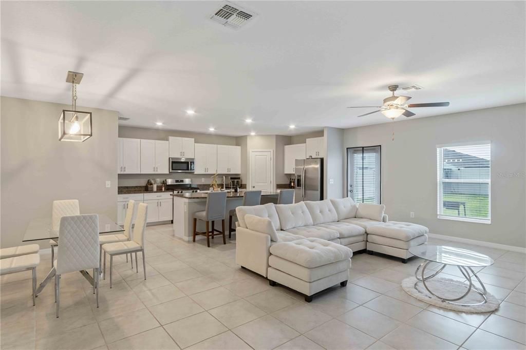 En Venta: $365,000 (5 camas, 2 baños, 2264 Pies cuadrados)