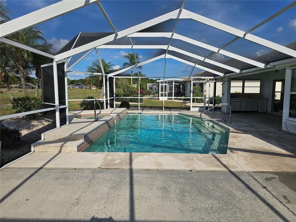 For Sale: $359,900 (2 beds, 2 baths, 1849 Square Feet)
