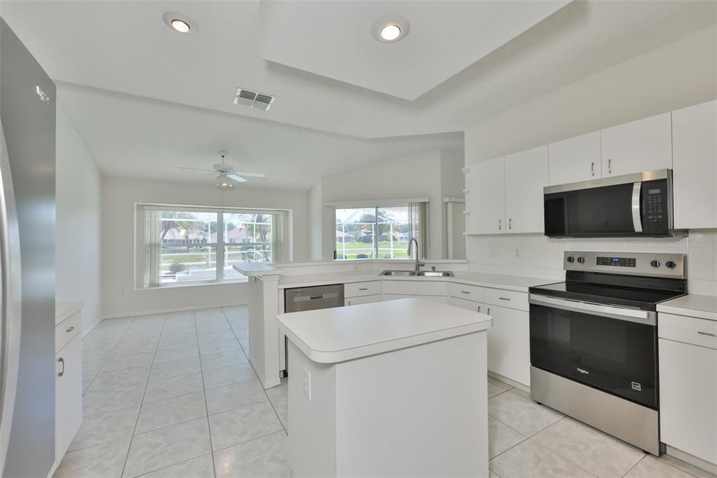 For Sale: $359,900 (2 beds, 2 baths, 1849 Square Feet)