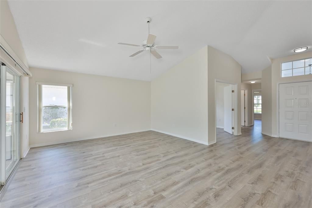 For Sale: $359,900 (2 beds, 2 baths, 1849 Square Feet)
