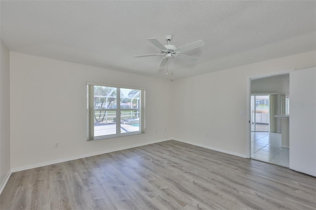 For Sale: $359,900 (2 beds, 2 baths, 1849 Square Feet)