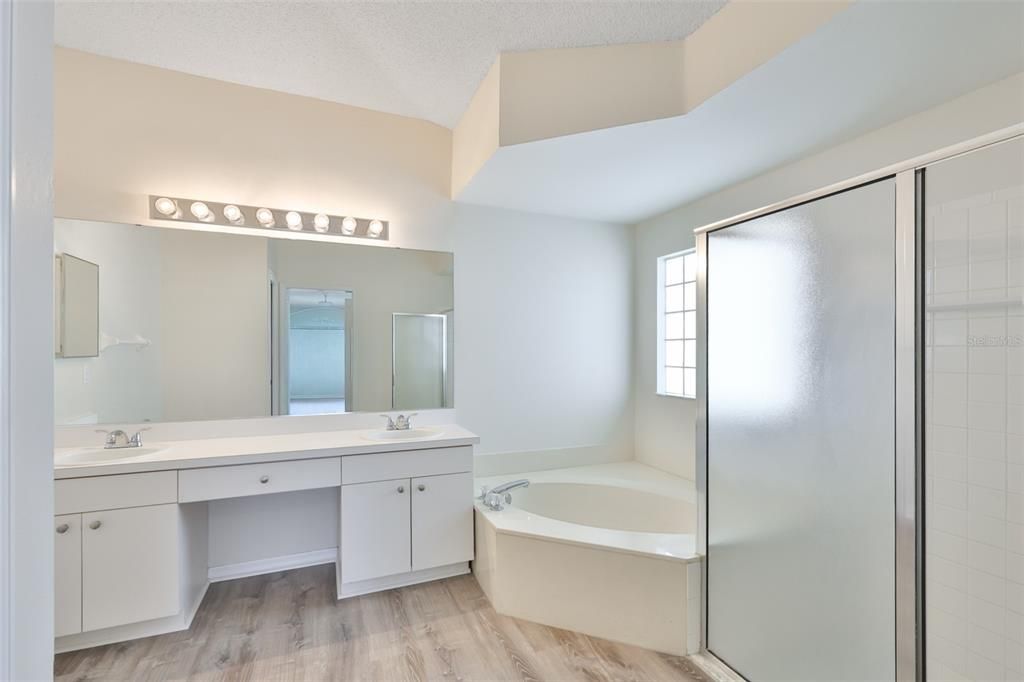 For Sale: $359,900 (2 beds, 2 baths, 1849 Square Feet)