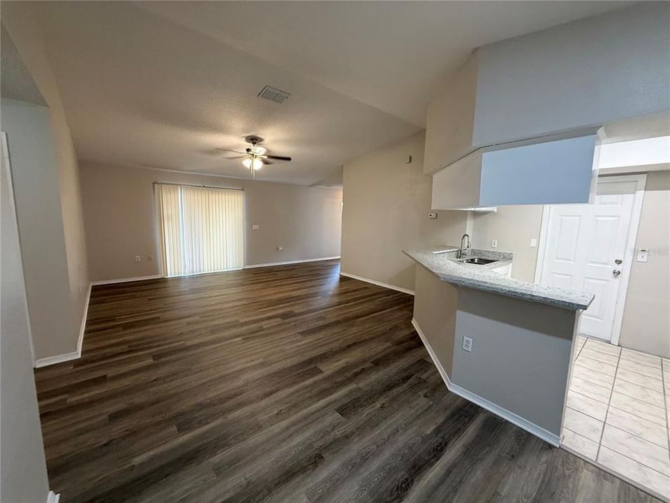 For Sale: $330,000 (3 beds, 2 baths, 1286 Square Feet)