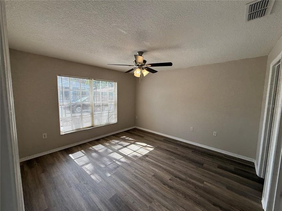 For Sale: $330,000 (3 beds, 2 baths, 1286 Square Feet)