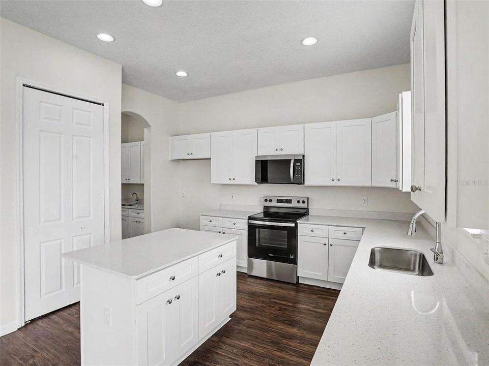 For Sale: $479,900 (4 beds, 3 baths, 2641 Square Feet)