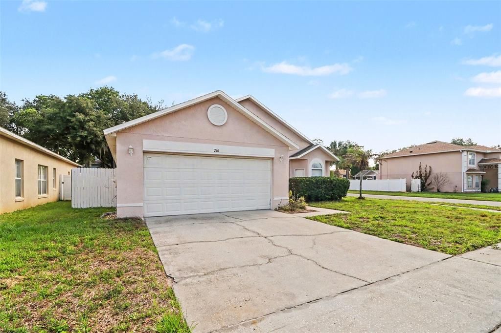 For Sale: $299,900 (4 beds, 2 baths, 1679 Square Feet)