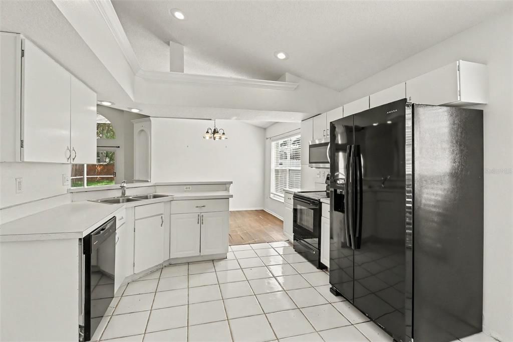 For Sale: $299,900 (4 beds, 2 baths, 1679 Square Feet)