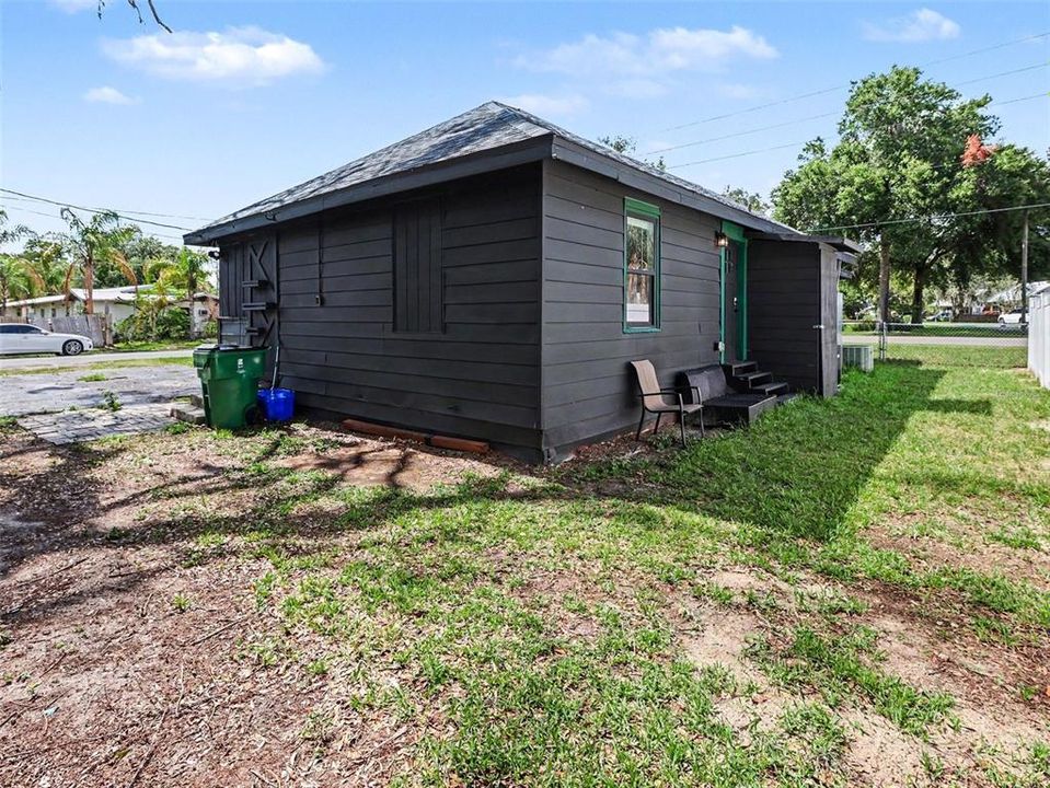 For Rent: $1,600 (2 beds, 1 baths, 800 Square Feet)