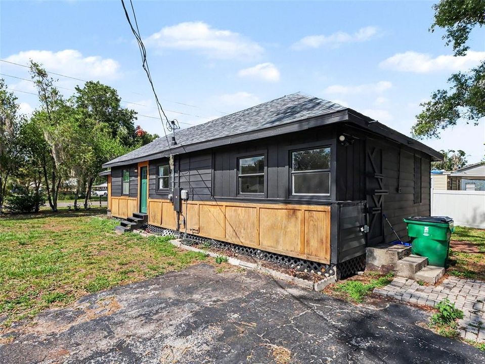 For Rent: $1,600 (2 beds, 1 baths, 800 Square Feet)