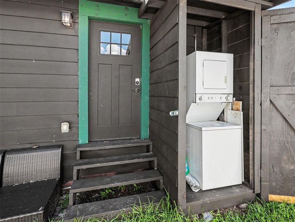 For Rent: $1,600 (2 beds, 1 baths, 800 Square Feet)