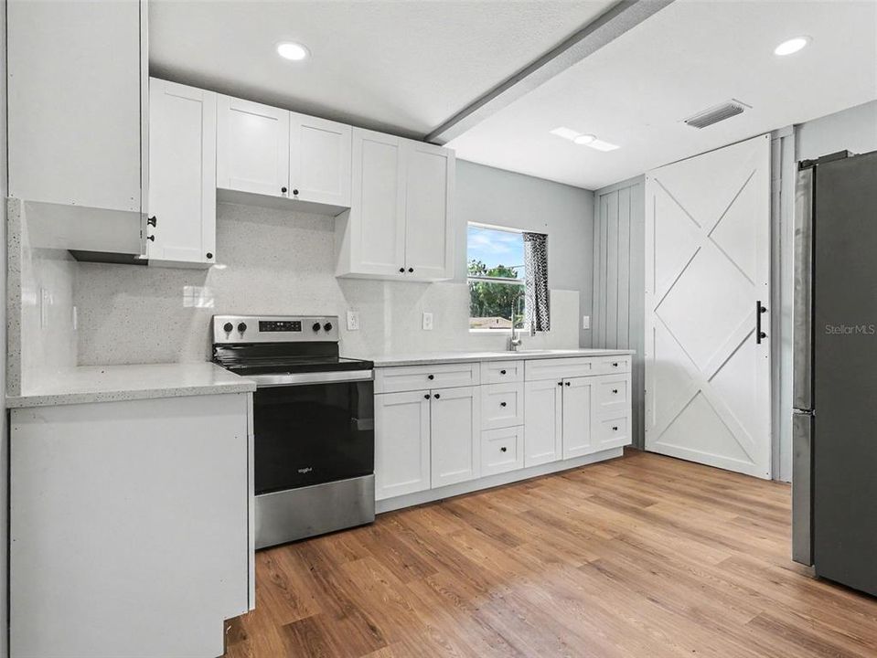 For Rent: $1,600 (2 beds, 1 baths, 800 Square Feet)