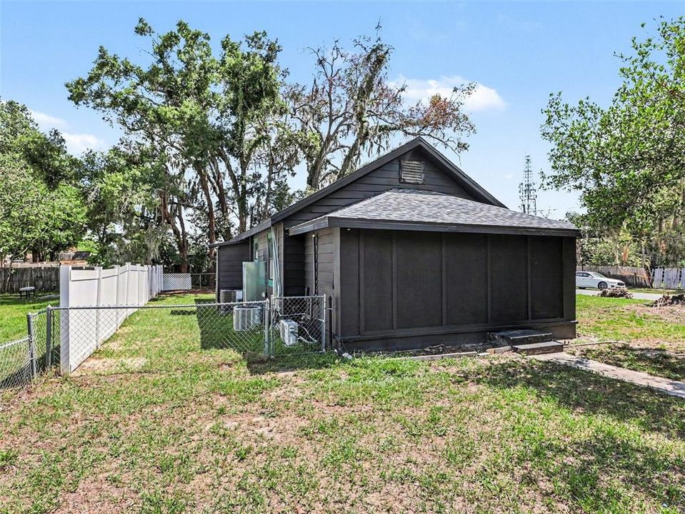 For Rent: $1,600 (2 beds, 1 baths, 800 Square Feet)