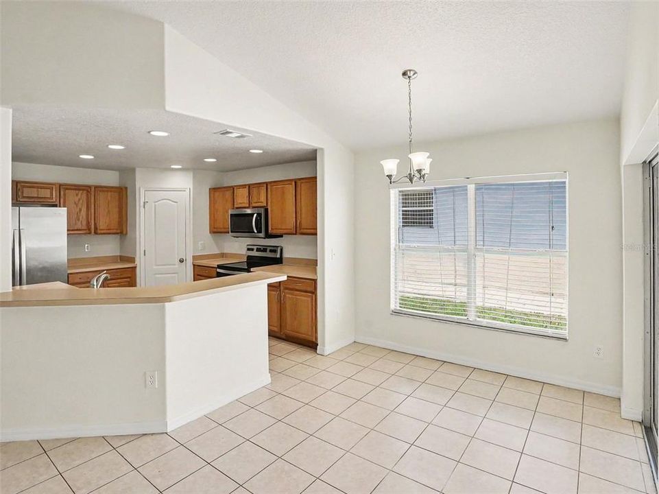 En Venta: $384,900 (4 camas, 2 baños, 2032 Pies cuadrados)