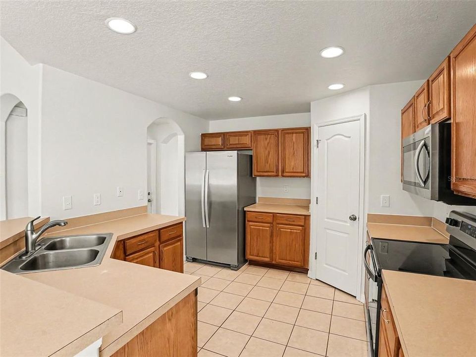 En Venta: $384,900 (4 camas, 2 baños, 2032 Pies cuadrados)