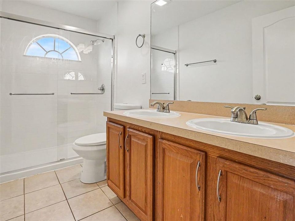 En Venta: $384,900 (4 camas, 2 baños, 2032 Pies cuadrados)